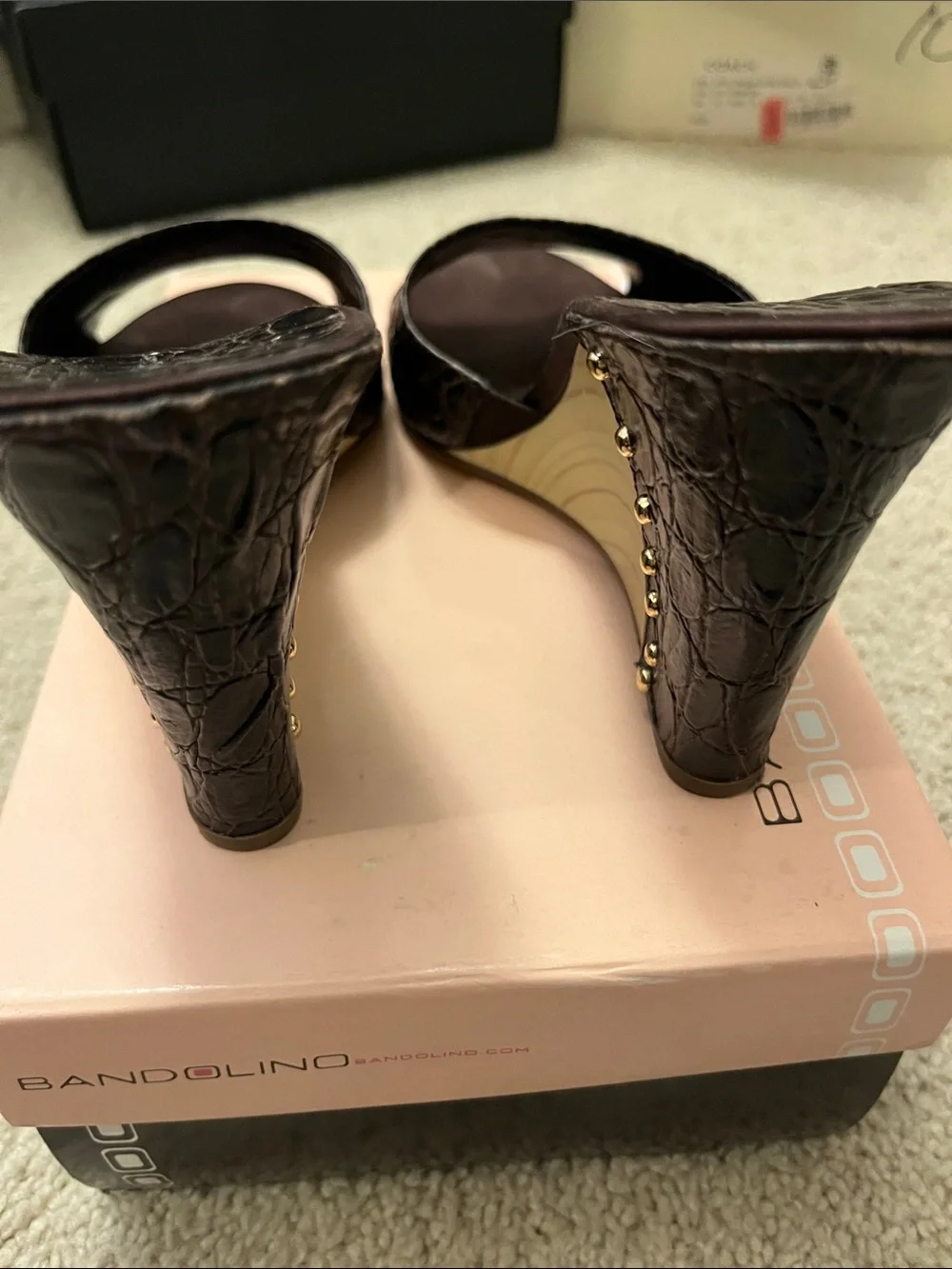 EUC Bandolino Brown Croc-Embossed Open-Toe Wedge Sandals
